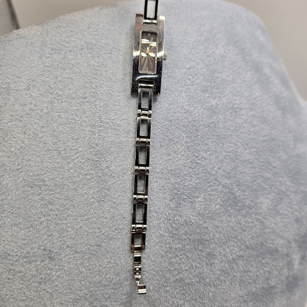 Gucci Silver Watch COA INCLUDED! - Picture 10 of 15